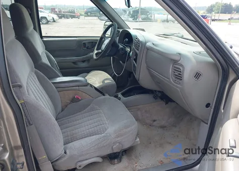 2001 Chevrolet Blazer Ls from USA, damaged, VIN 1GNDT13W212105490